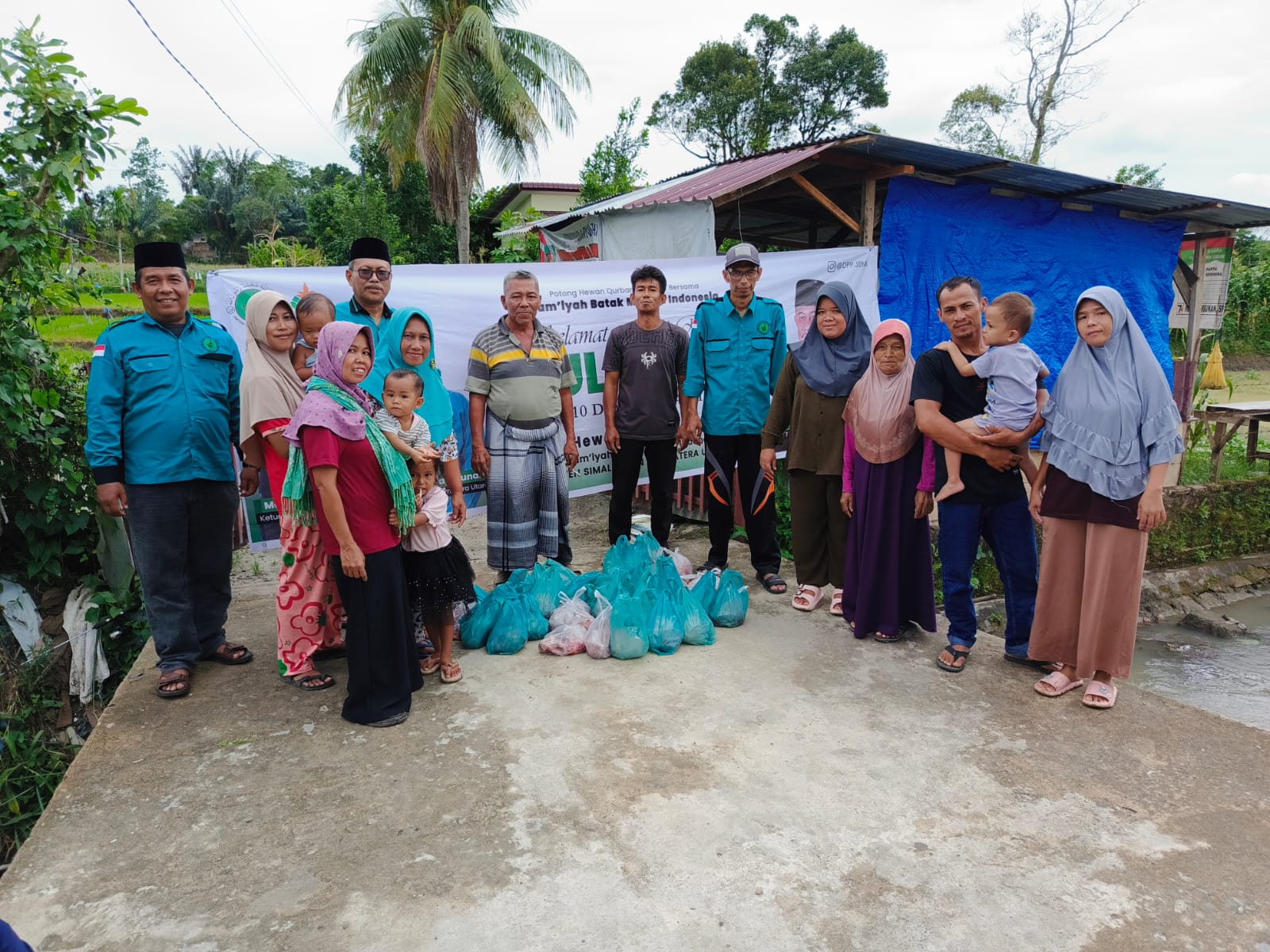 Moment Idul Adha 1445 H/2024 M, Jam’iyah Batak Muslim Indonesia Sumut Berbagi Daging Qurban ke Masyarakat