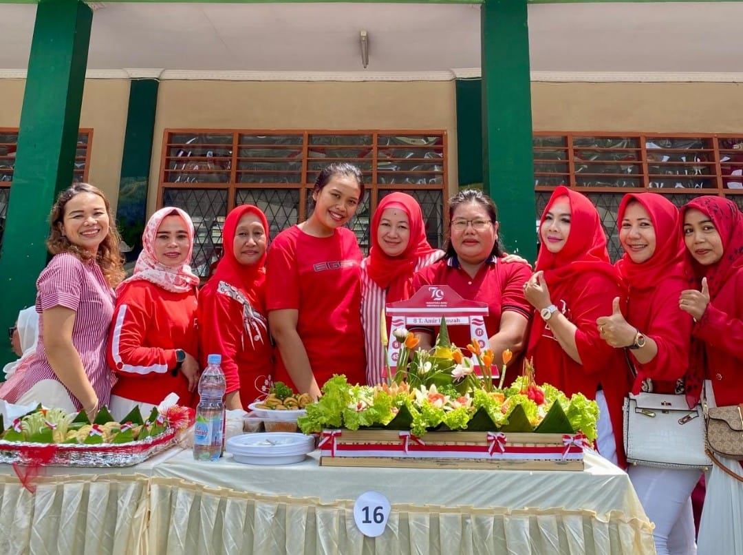 HUT RI ke- 79 UPT SMPN 1 Medan Adakan Perlombaan Jalin Kebersamaan Guru dan Murid